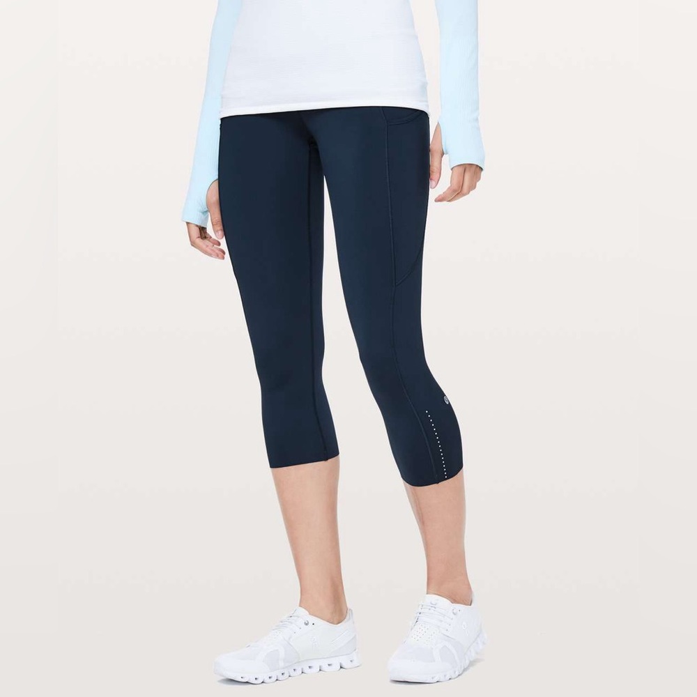 Lululemon athletica Fast & Free Crop lI *Nulux 19" in true navy Size: 0